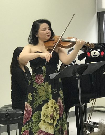 Woman playing the violin to raise funds