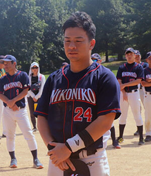 山崎飛鳥選手（ニコニコ）